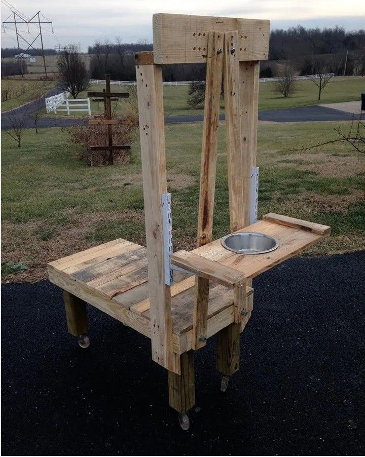 Adjustable Stand Built From Pallets