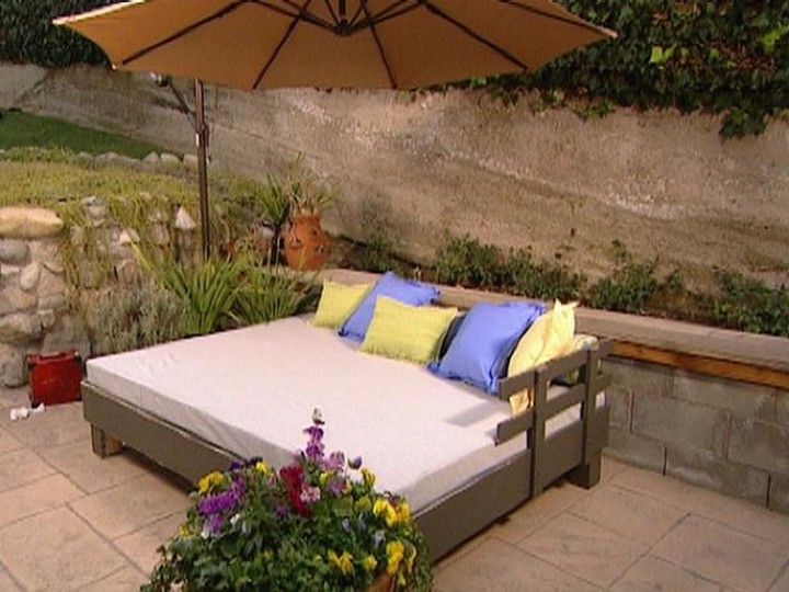 Build An Outdoor Daybed