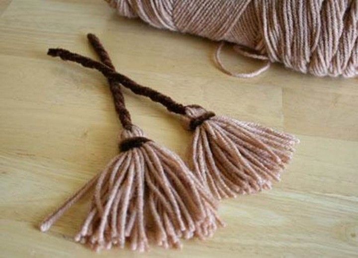 Mini Yarn Broom
