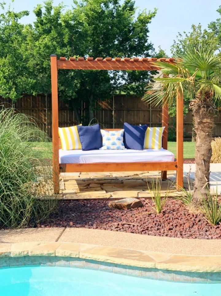 DIY Outdoor Daybed