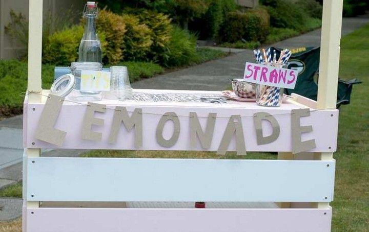 DIY Rolling Lemonade Stand