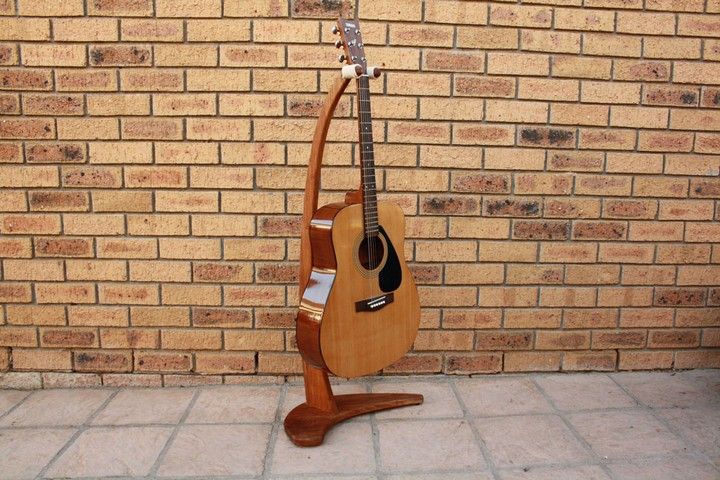 DIY Wooden Guitar Stand With Basic Power Tools