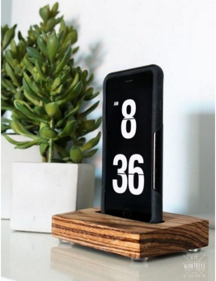 DIY Wooden iPhone Docking Station