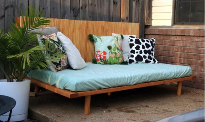 How To Build An Easy DIY Daybed