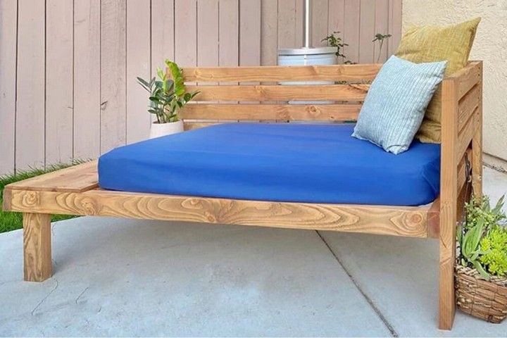 How To Build An Daybed With Side Table