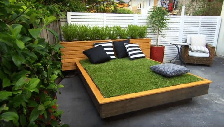 How To Build DIY Outdoor Daybed Out Of Green Grass