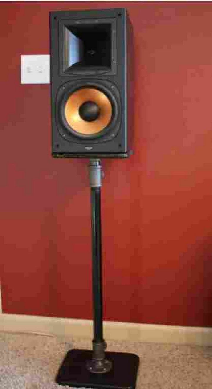 Metal Pipe Speaker Stand