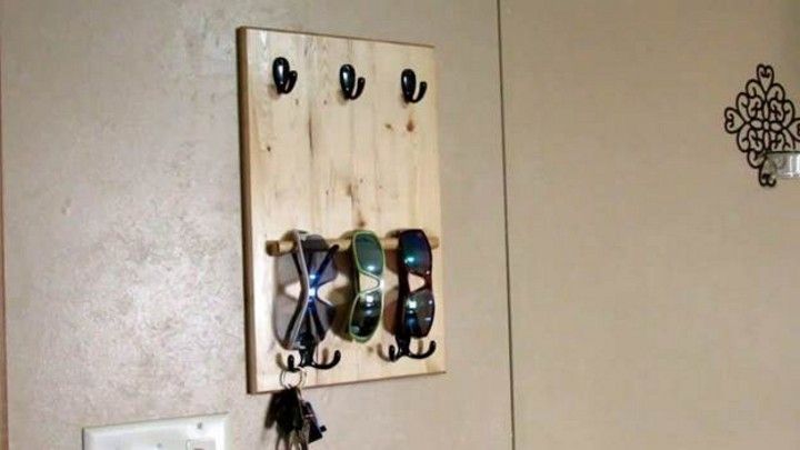 Sunglass Rack From A Piece Of 2X4