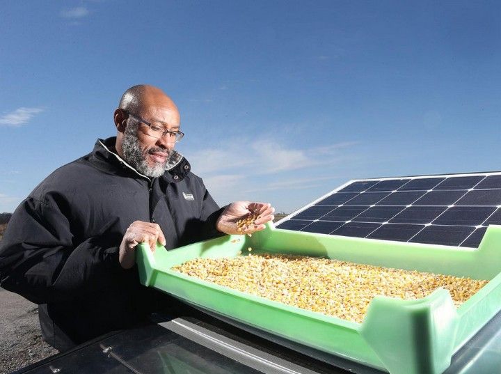 This Solar-powered Dehydrator Could Help Small Farmers Reduce Food Waste