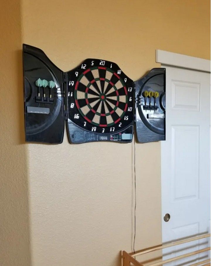 What To Put Behind A Dart Board To Protect Wall That’s Cheap