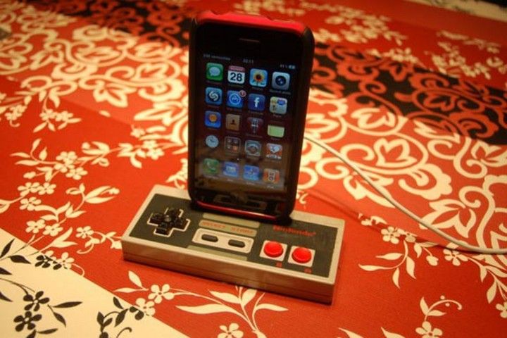iPhone 3GS Dock With NES Controller