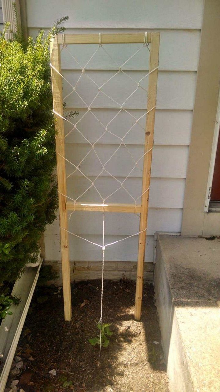 Macrame vertical planter 